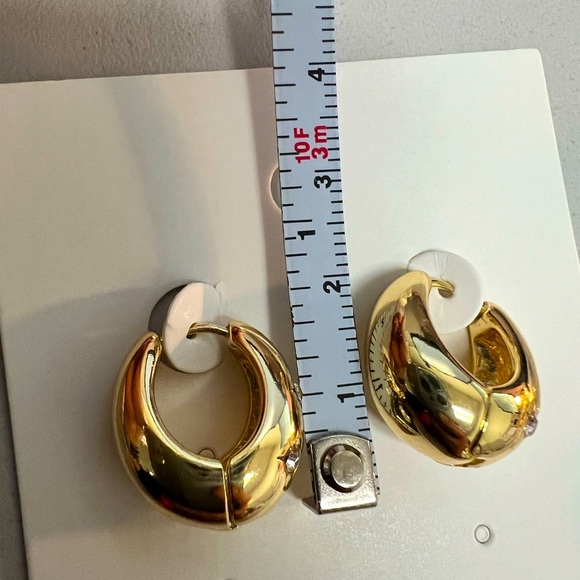 Minimalist Water Drop Rhinestones Earrings (Gold Tone) - Picture 6 of 14